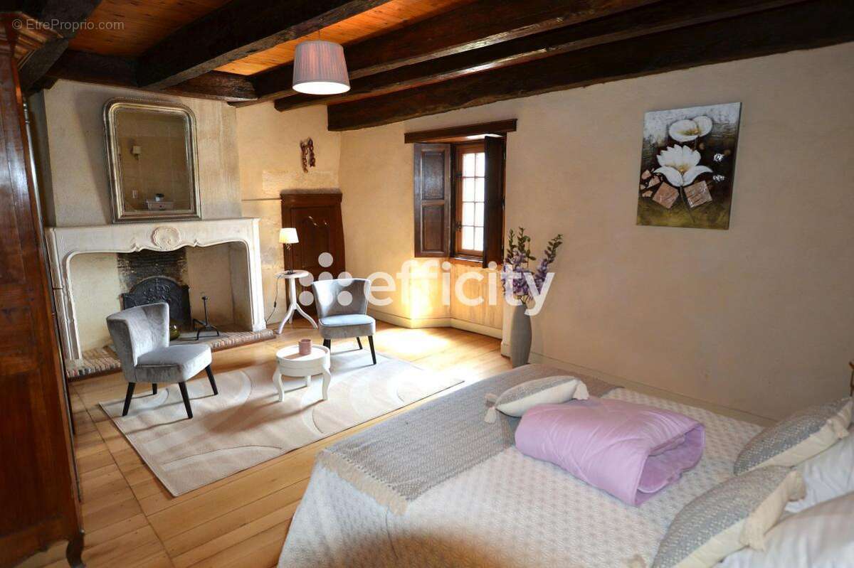 Maison à SAINT-PIERRE-D'EXIDEUIL