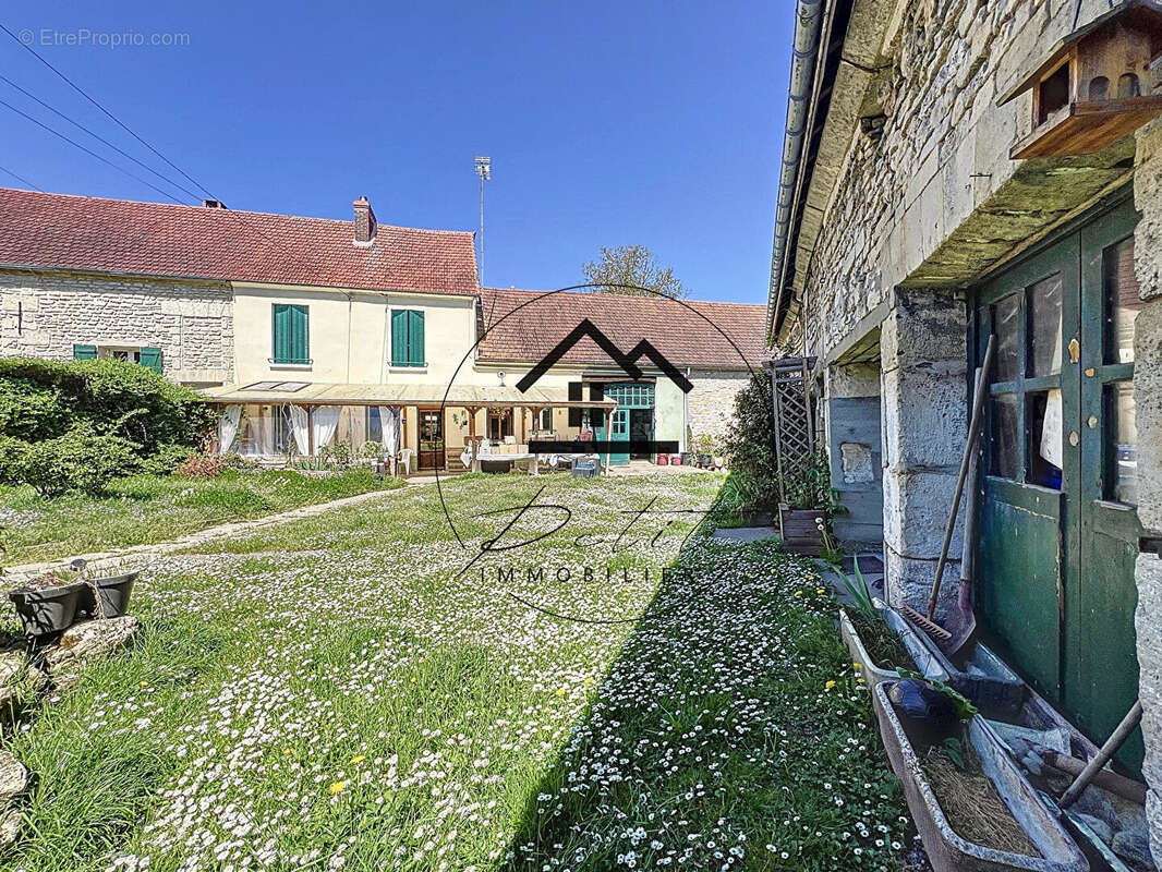 Maison à BALAGNY-SUR-THERAIN