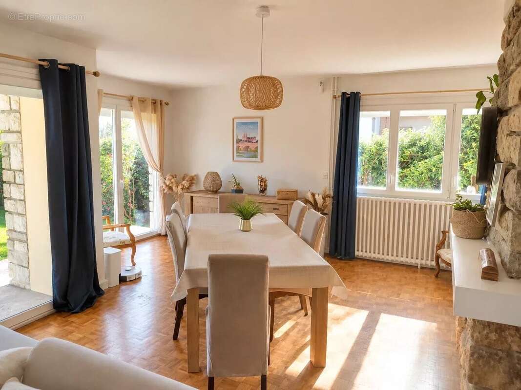 Maison de plain-pied avec trois chambres et agréable jardin - photo 3
