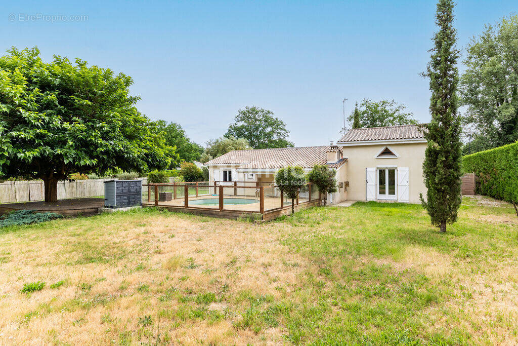 Maison à SAINT-MICHEL-DE-RIEUFRET