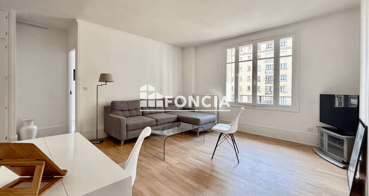 Appartement à PARIS-16E