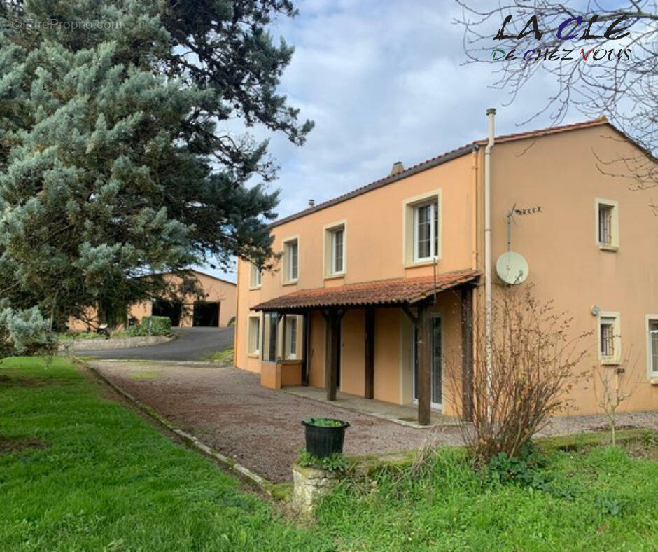 Maison à XANTON-CHASSENON