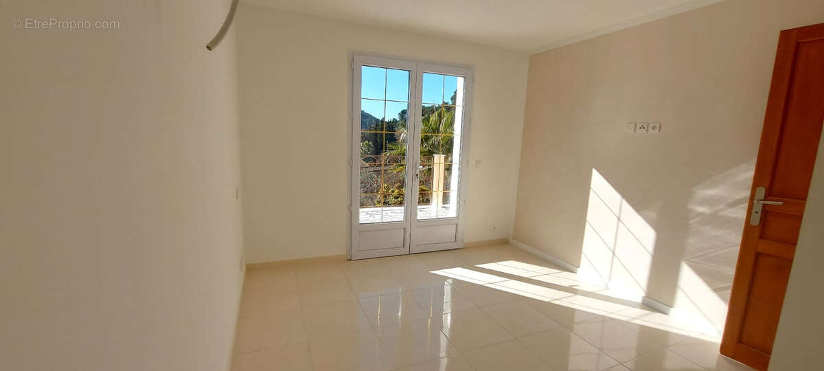 Nouveaute neoprovencale 5 p -157 m2 sur 1500 m2 de terrain- - photo 7
