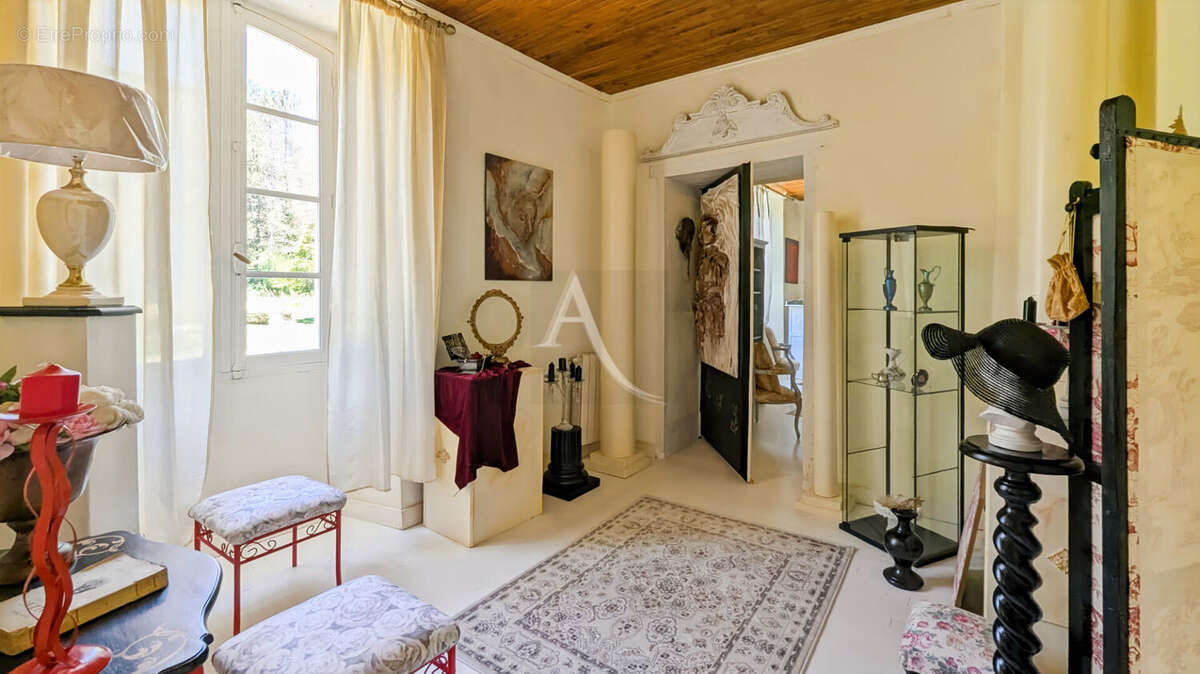 Exceptionnelle propriété de caractère avec gîte et dépendances - photo 7