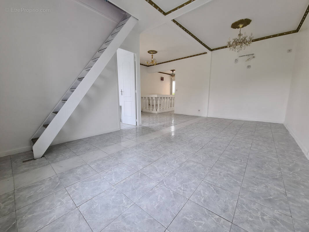 Maison à LE BLANC-MESNIL