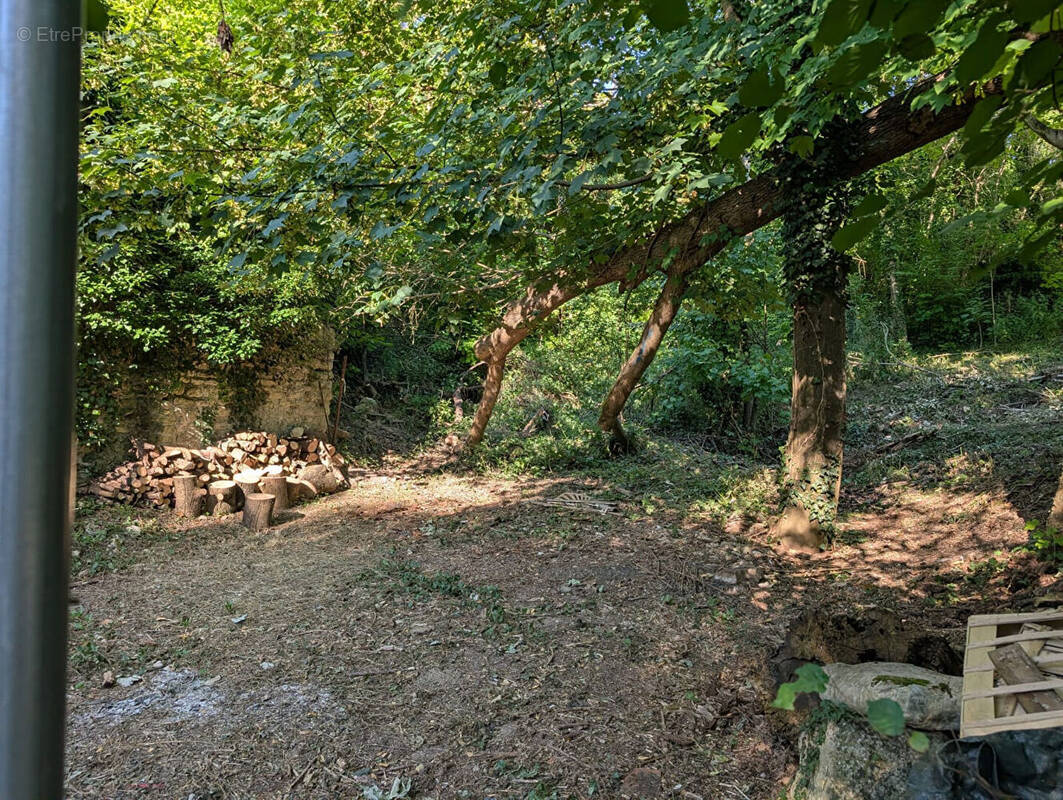 Terrain à JUZIERS