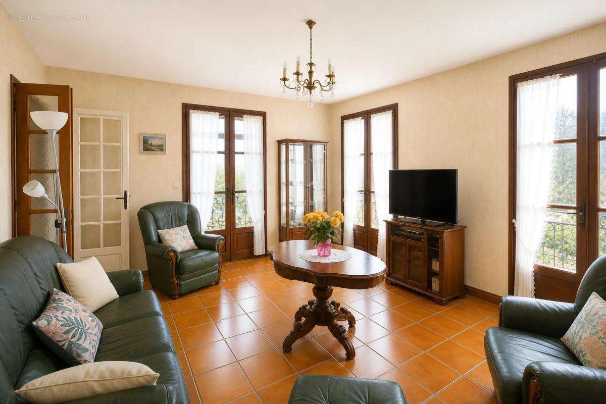 Maison spacieuse avec appartement à Pont-du-Casse - photo 17