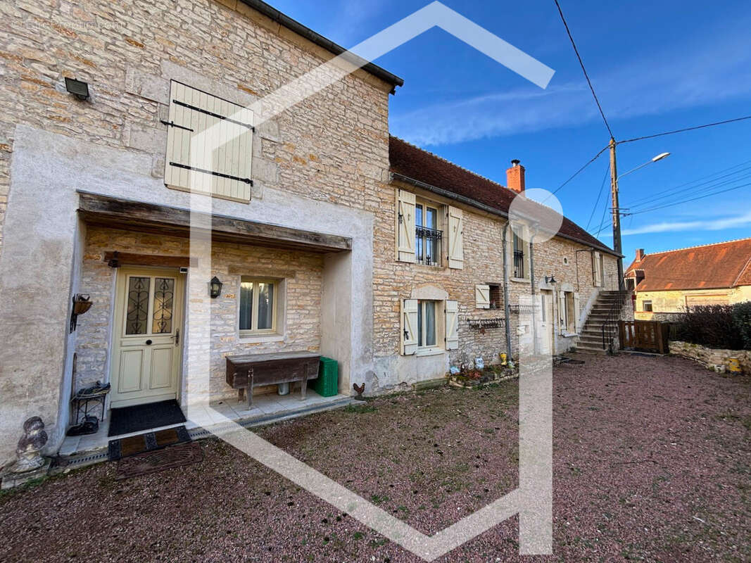 Maison à DONZY