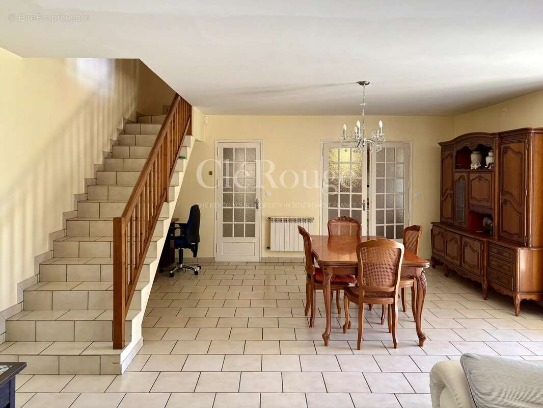 Proche de Tombebœuf – Superbe propriété de 6 chambres avec vues panoramiques, piscine et logement indépendant - photo 4