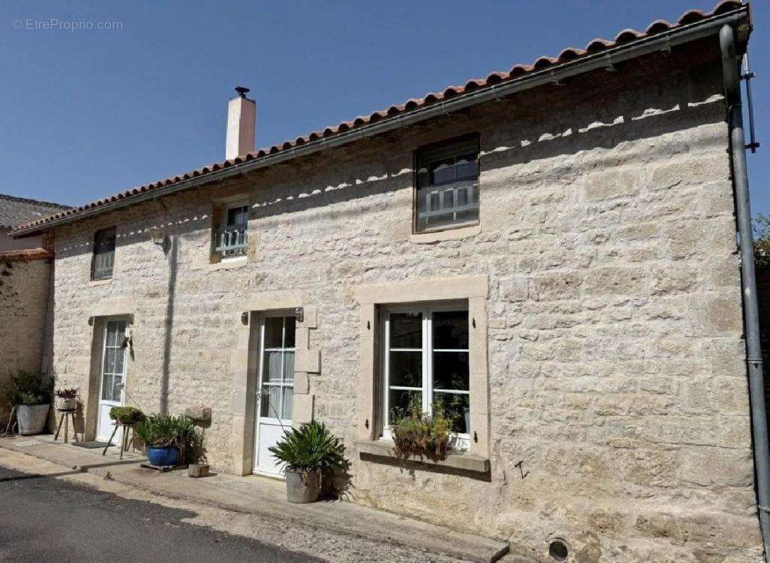 Maison à VILLEFAGNAN