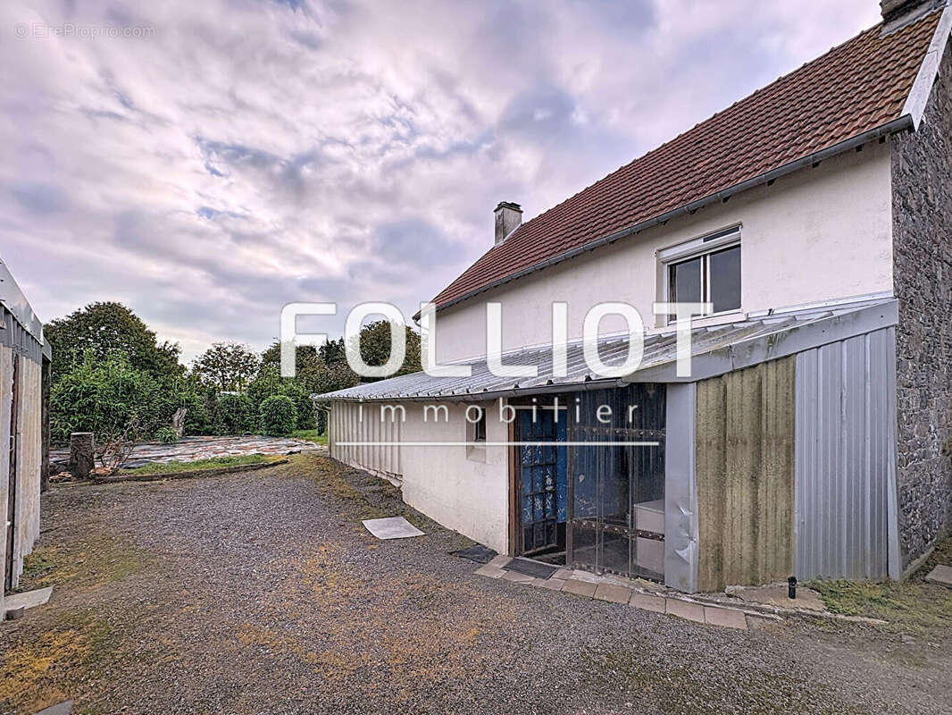 Maison à CONDE-SUR-VIRE