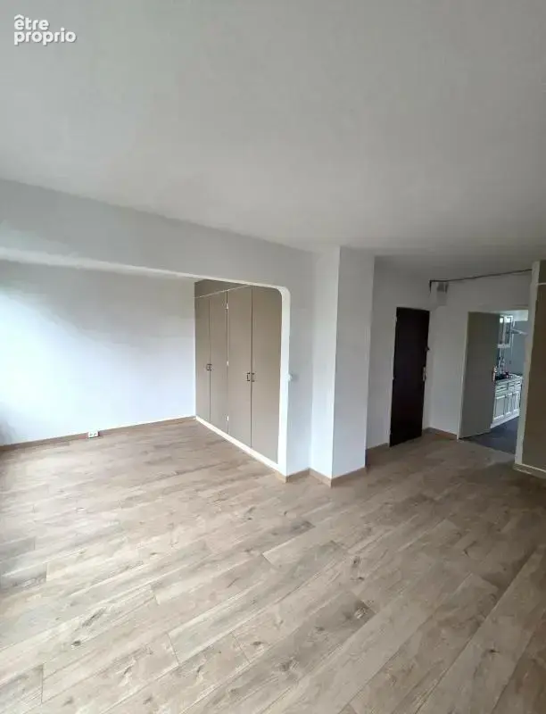 Appartement 3 pièces 69 m² à vendre à Lille (59000) - photo 2