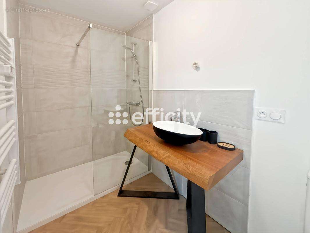 Appartement à SAINT-JEAN-D'ANGELY