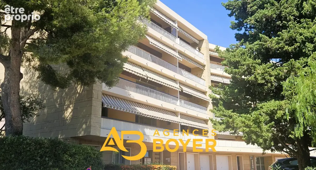 Appartement T4/5 Au coeur du village de BANDOL dans résidence sécurisée avec ascenseur. - photo 5