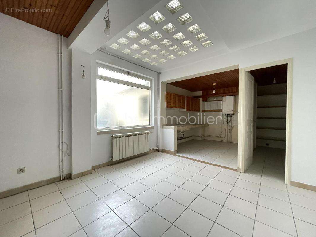 RARE – Maison de village de 128m² avec local commercial à 50 m du port - photo 7