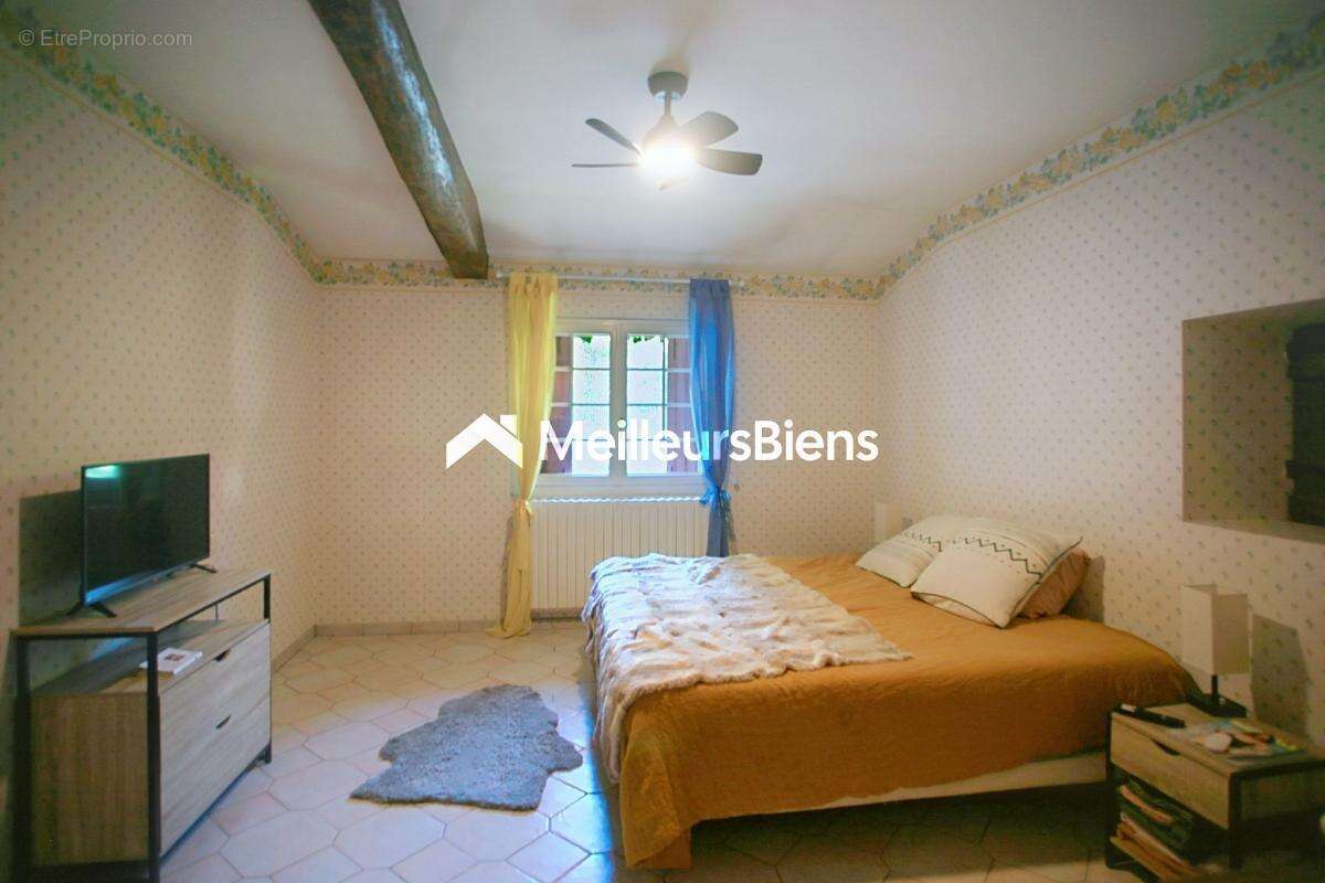 Maison à SAINT-MORILLON