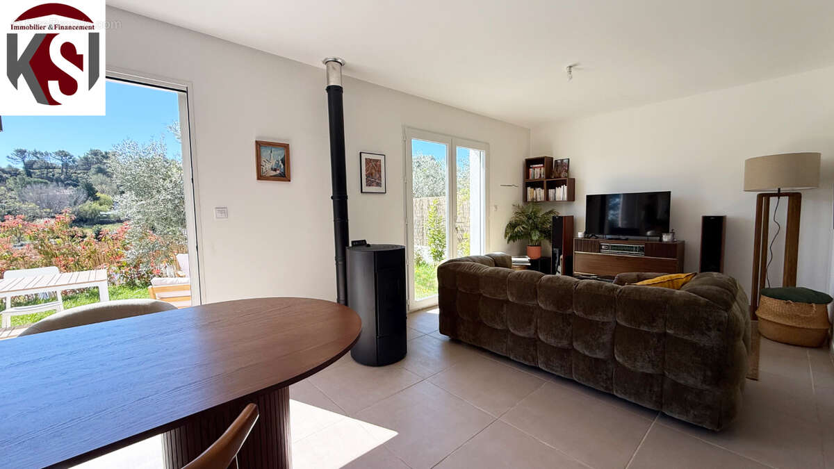 Maison à SEILLONS-SOURCE-D'ARGENS