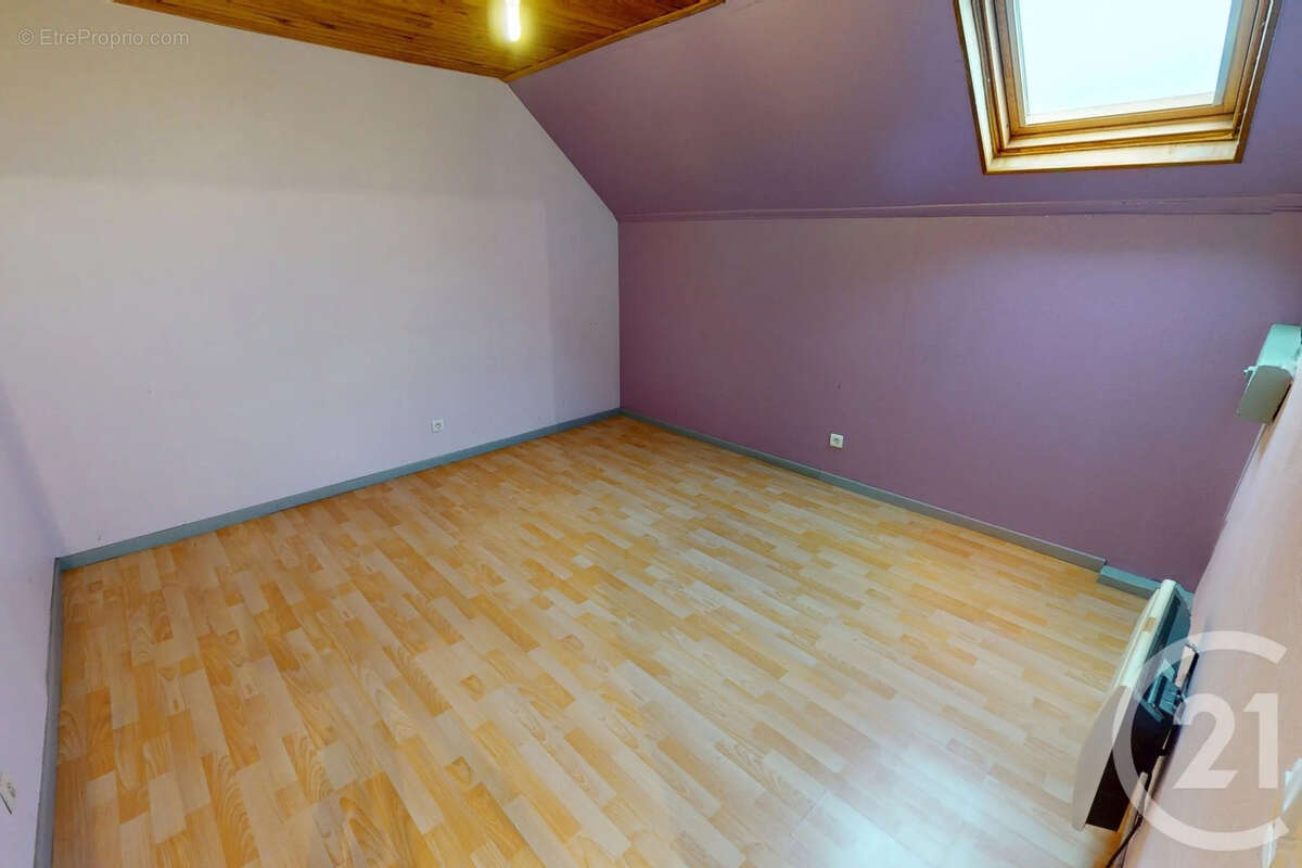 Maison à ETREILLERS