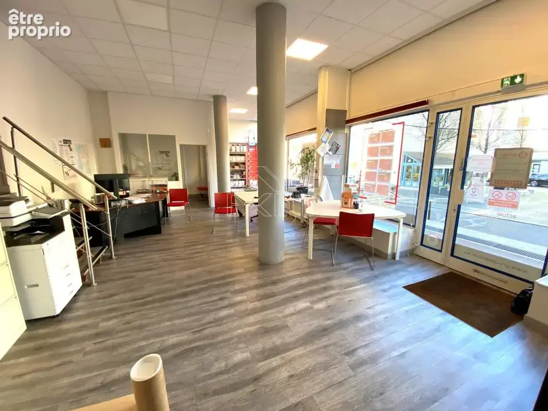 Local commercial 76,74 m²  Vendu loué Mantes-la-Jolie - photo 3