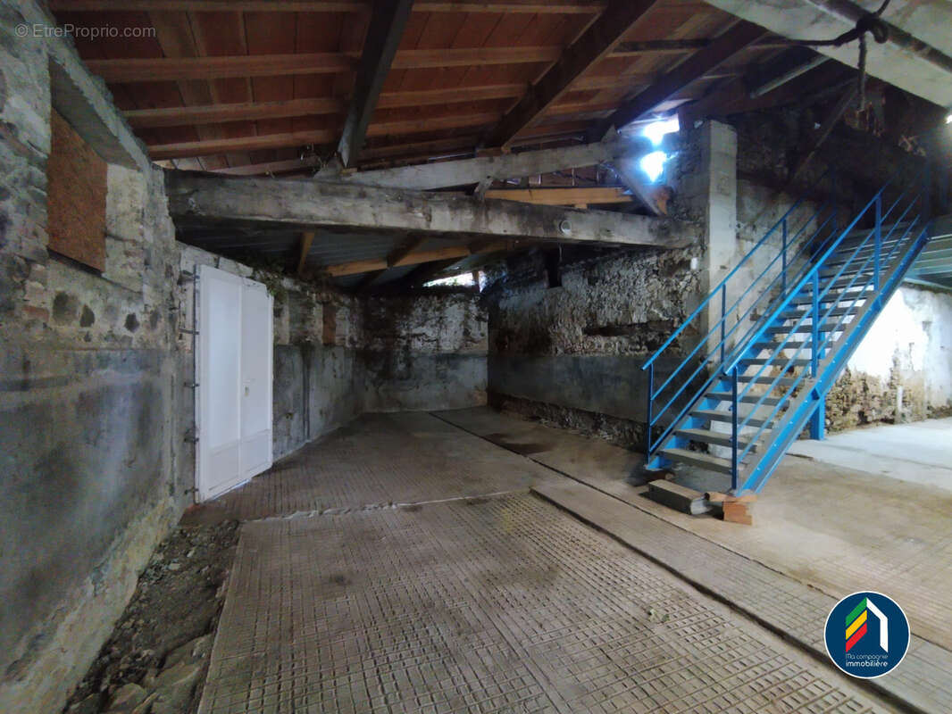 Parking à SAINTE-FLORENCE