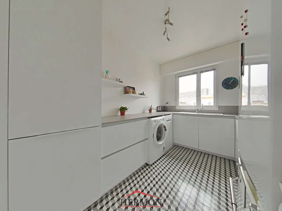 Appartement à COURBEVOIE