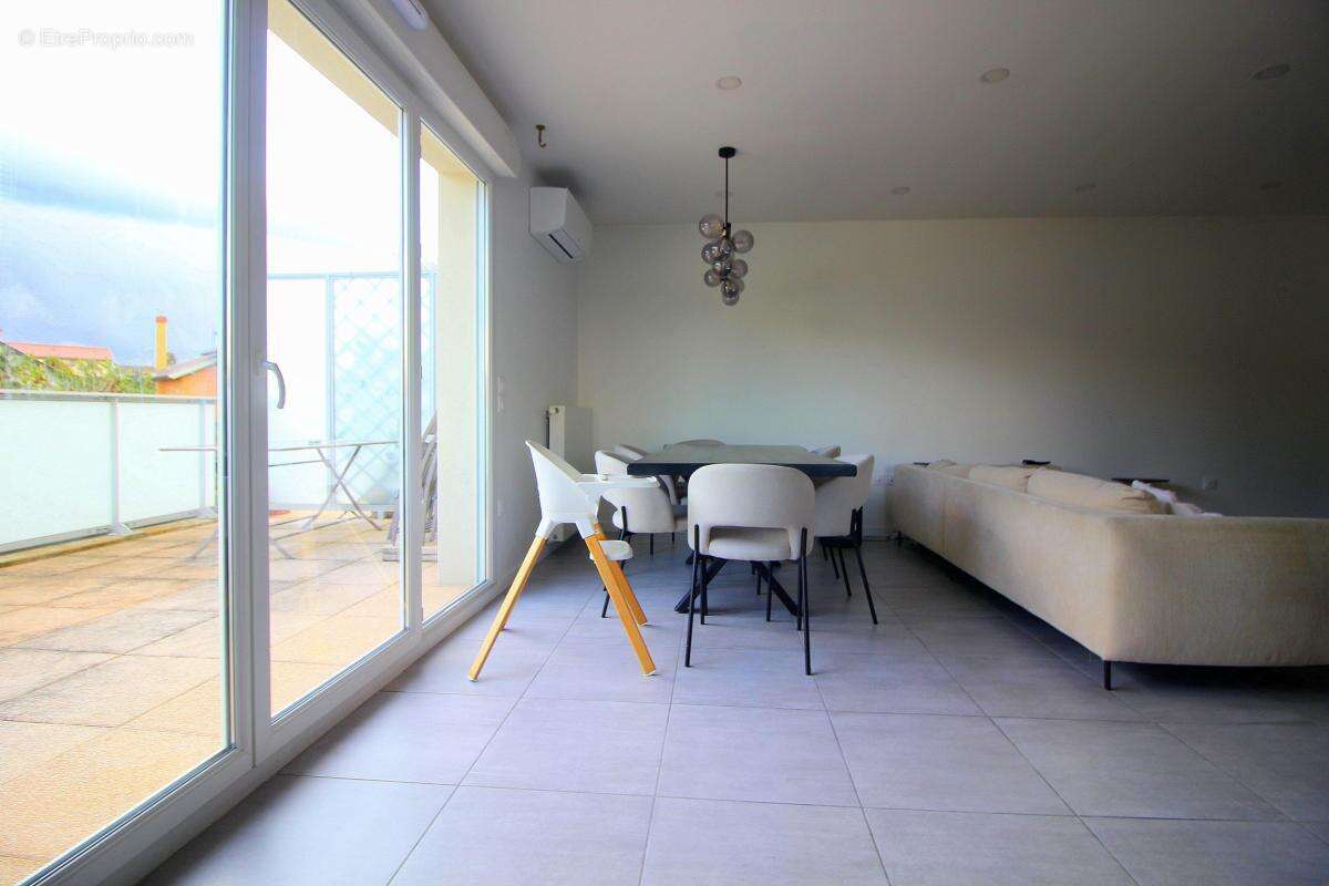 Appartement à MIRIBEL