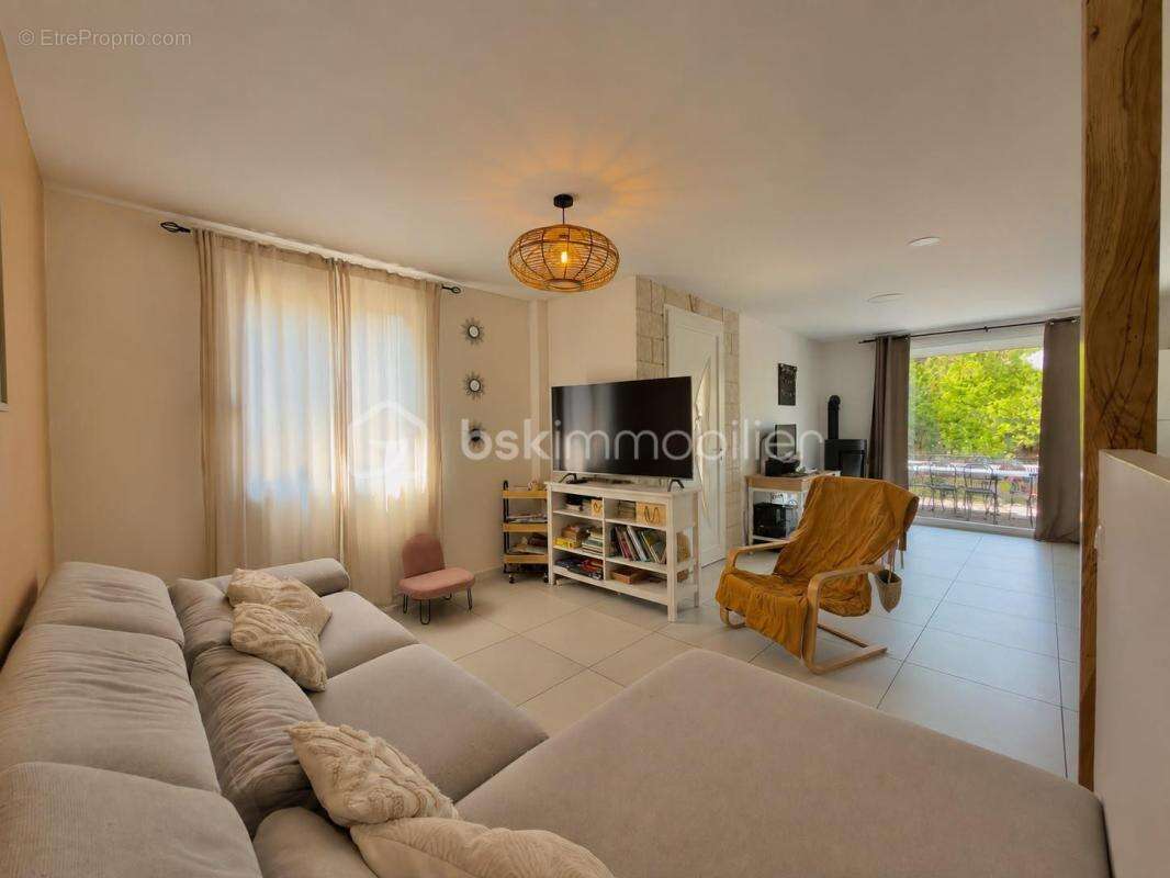 Orange – Maison de plain-pied entièrement rénovée avec jardin arboré et fort potentiel d'évolution - photo 11