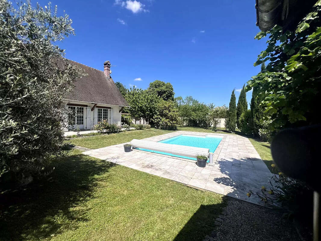 Maison à HOUDAN