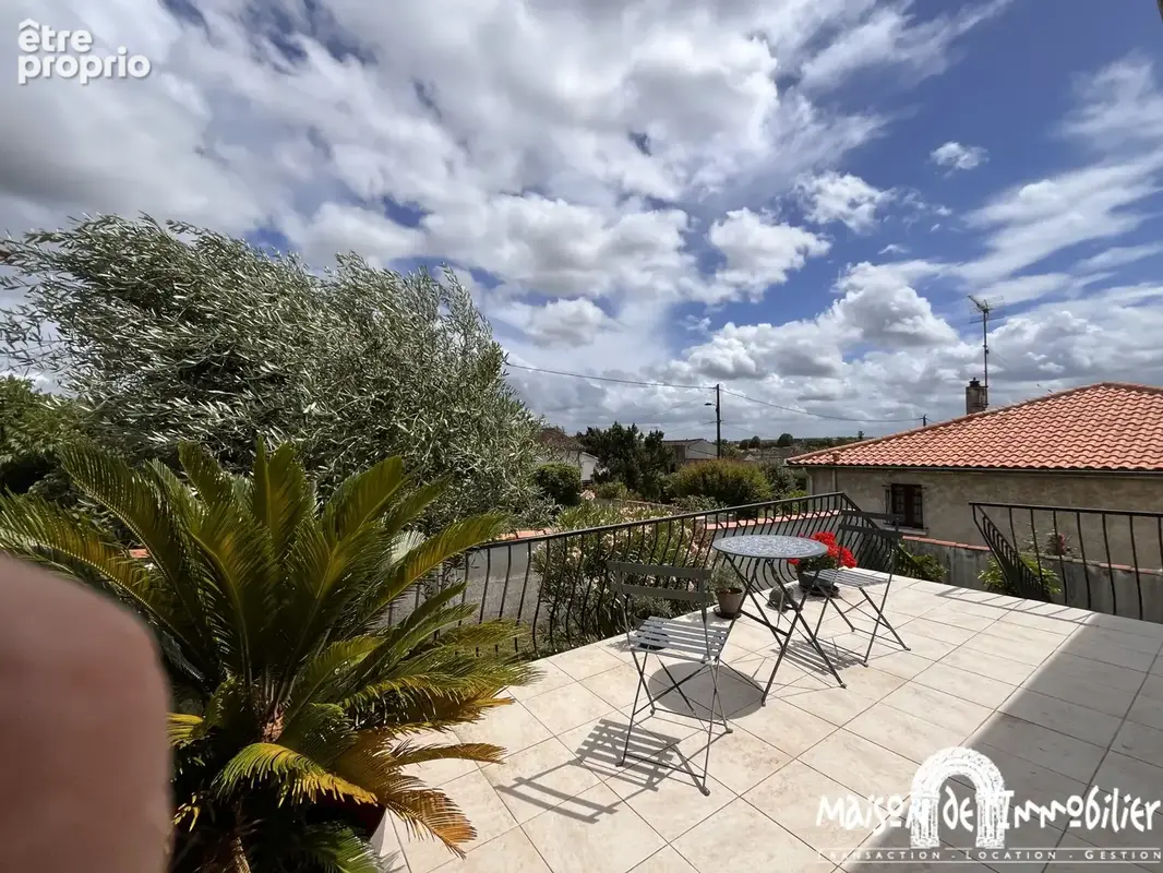 Vente Quartier recherché du Champ de Foire à COGNAC -  Maison 95m2 - 3 chambres - Terrasse - 2 garages - photo 2