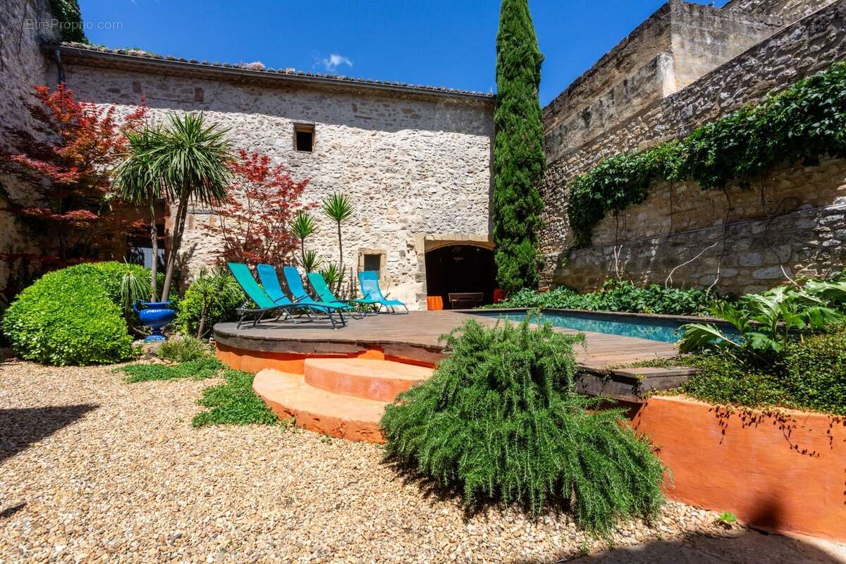 Demeure de caractère avec jardin clos, piscine et dépendances – à 10 mn d’Uzès  - photo 24