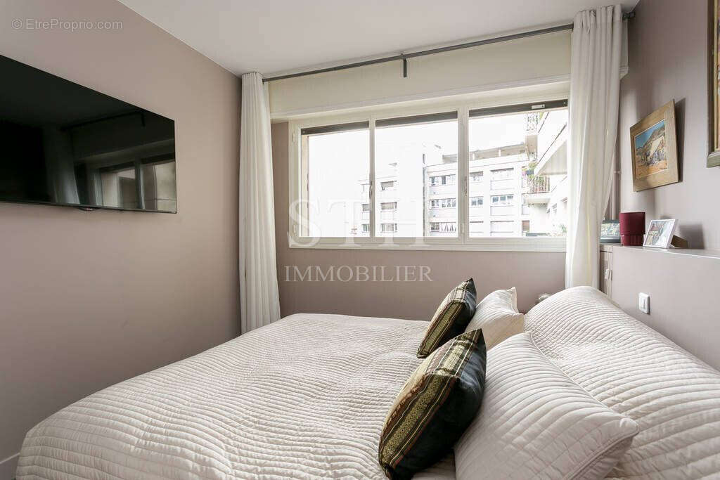 Appartement à PARIS-1E