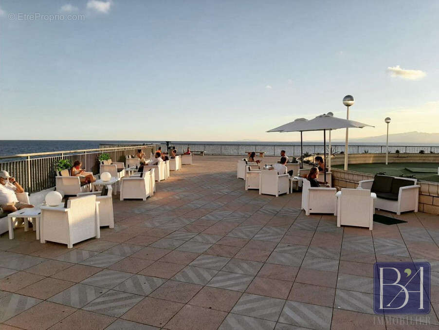 Commerce à POLIGNAC