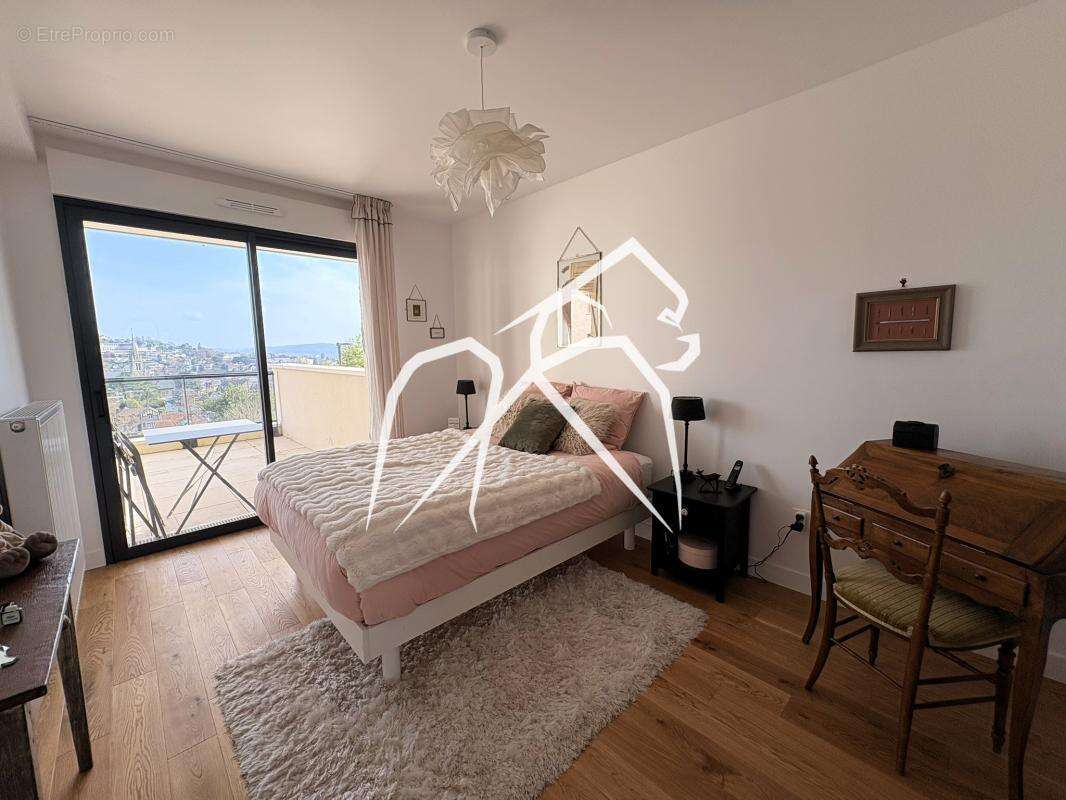 Appartement à MONT-SAINT-AIGNAN