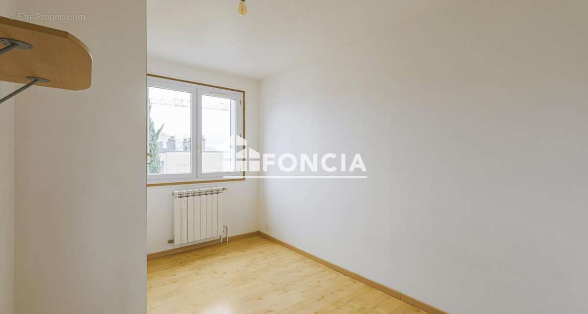 Appartement à LE PONT-DE-CLAIX