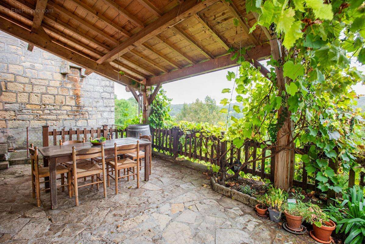 Maison à COUZE-ET-SAINT-FRONT