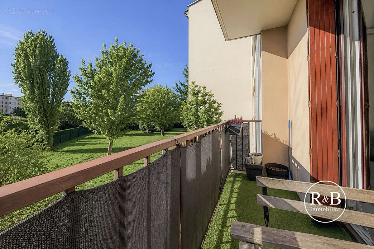 Appartement à LES CLAYES-SOUS-BOIS