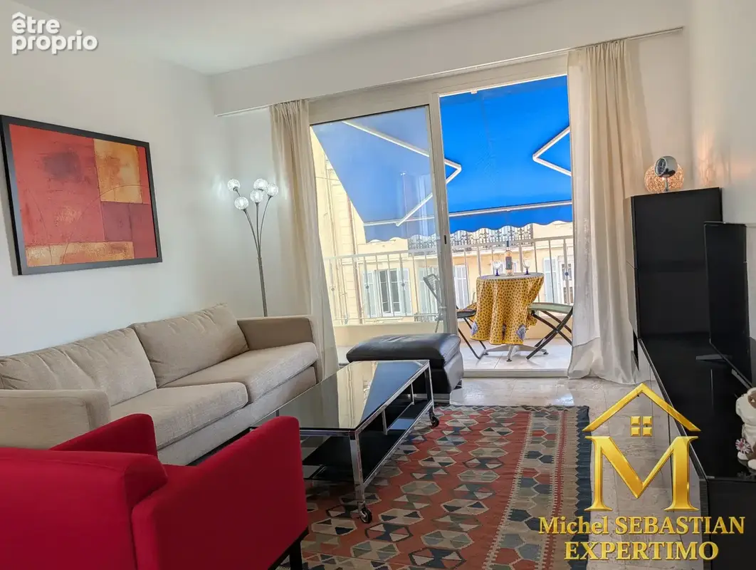 EXCLUSIVITE ! Appartement 3P rénové avec parking et cave - Centre Ville - photo 2
