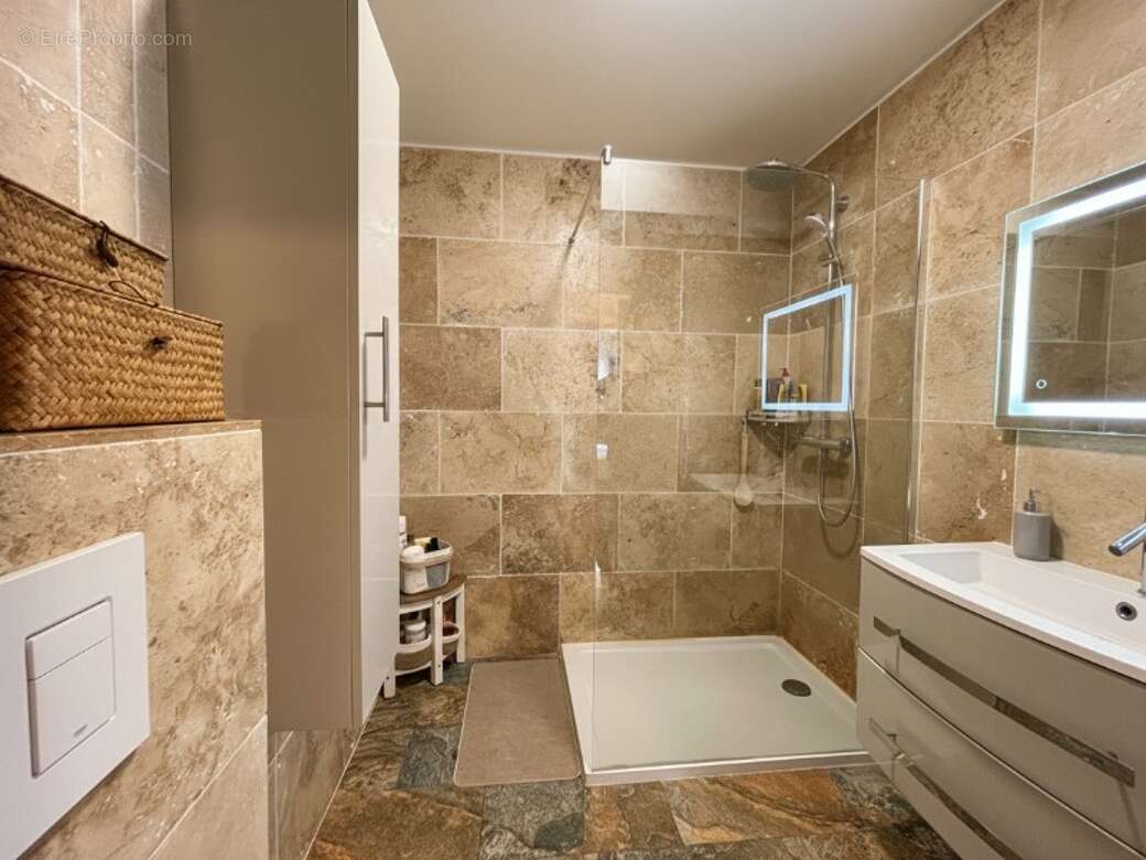Appartement à MARSEILLE-5E