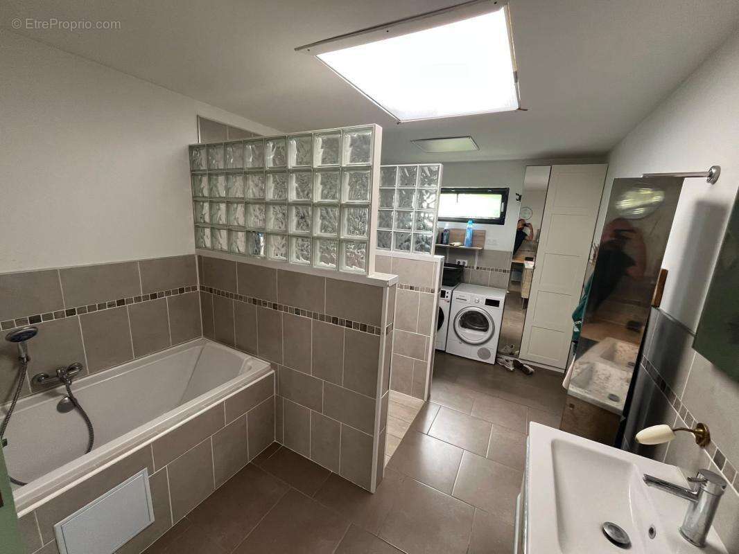  PRESTIGE & ESPACE : Splendide Maison Loft de 251 m² avec 5 Chambres, Jardin, Garage, Piscine  ‍ - photo 8