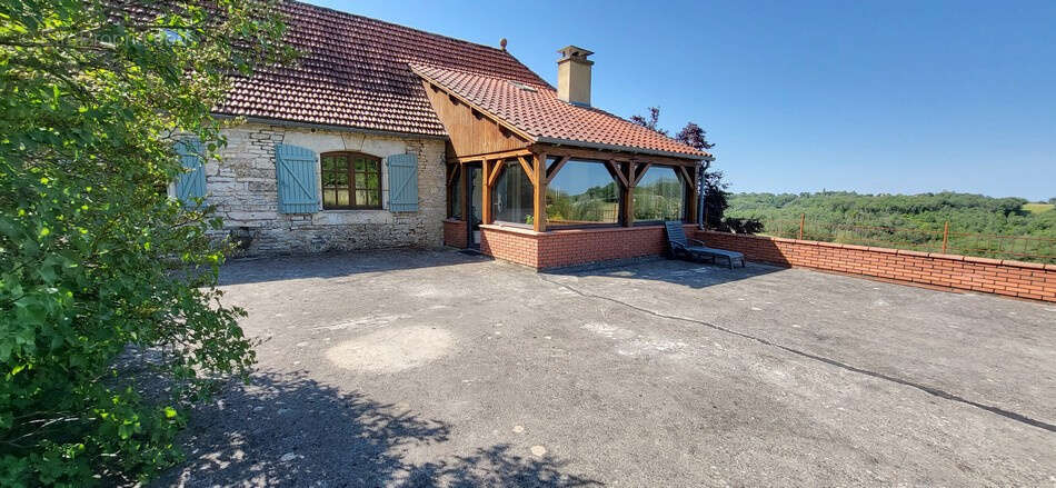 Maison en pierre bénéficiant d'une piscine et d'un panorama champêtre - photo 8