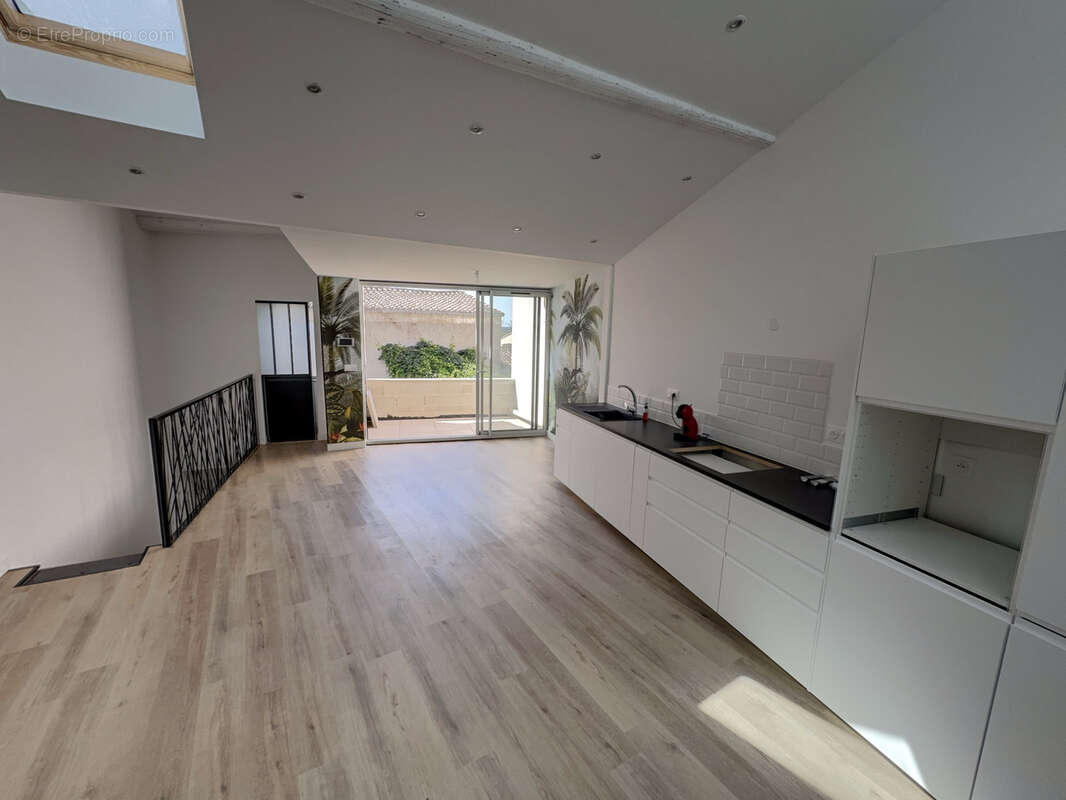 Maison à SAINT-GENIES-DES-MOURGUES