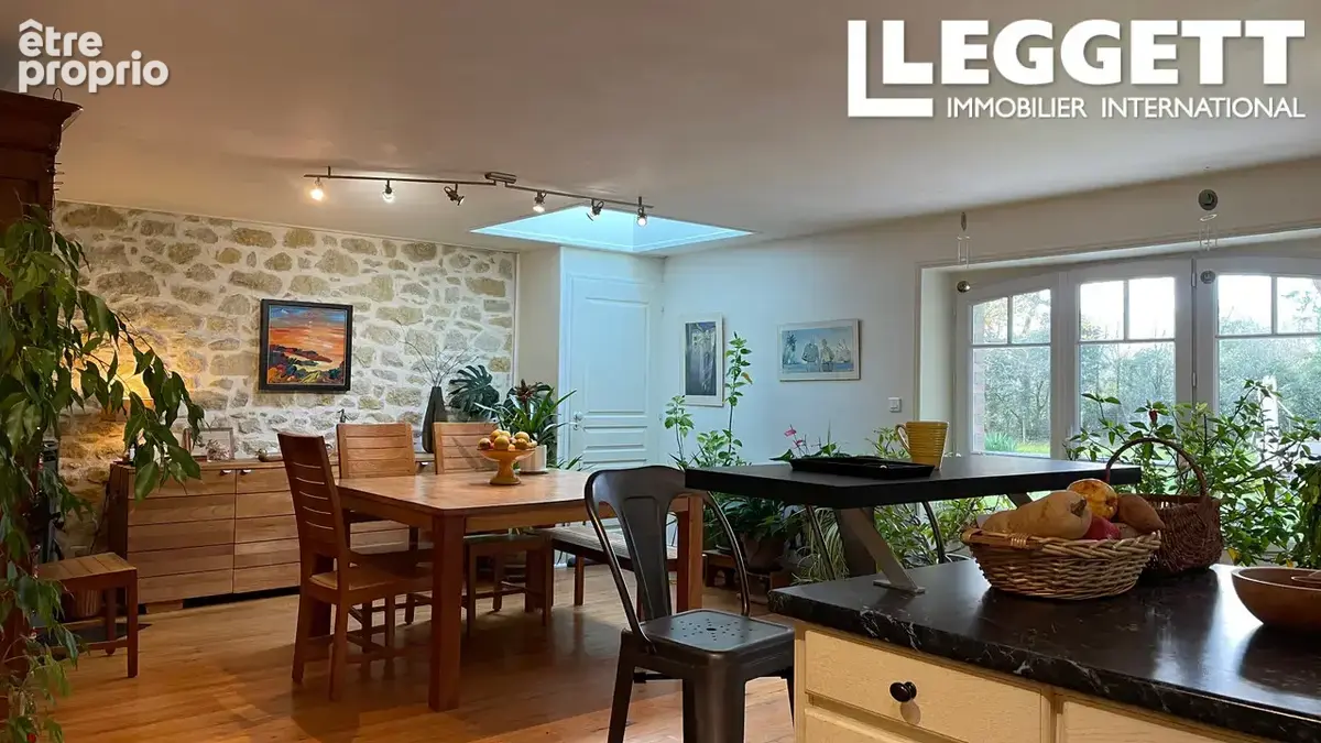 Belle maison très spacieuse, implantée dans son joli parc clos et arborée de 4660 m2, tout près des plages - photo 9