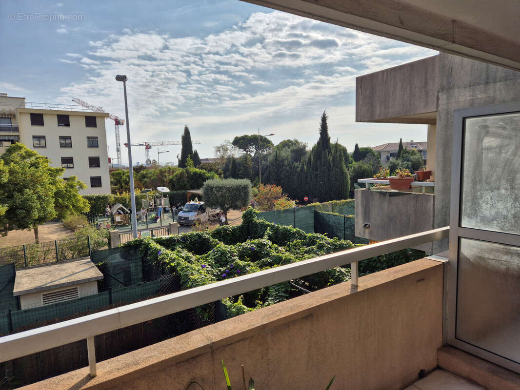 Appartement à SAINT-LAURENT-DU-VAR