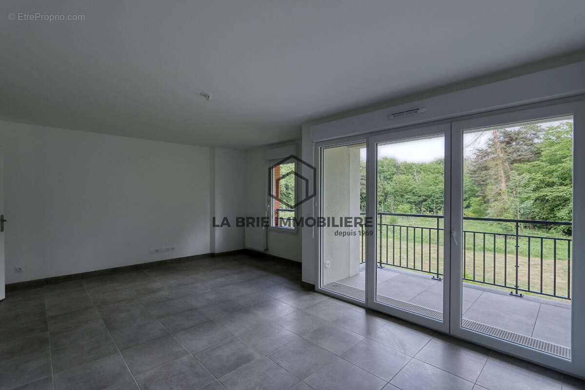 Appartement à EMERAINVILLE