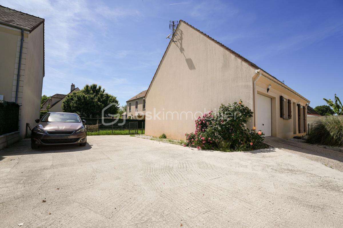 Maison à FAVIERES