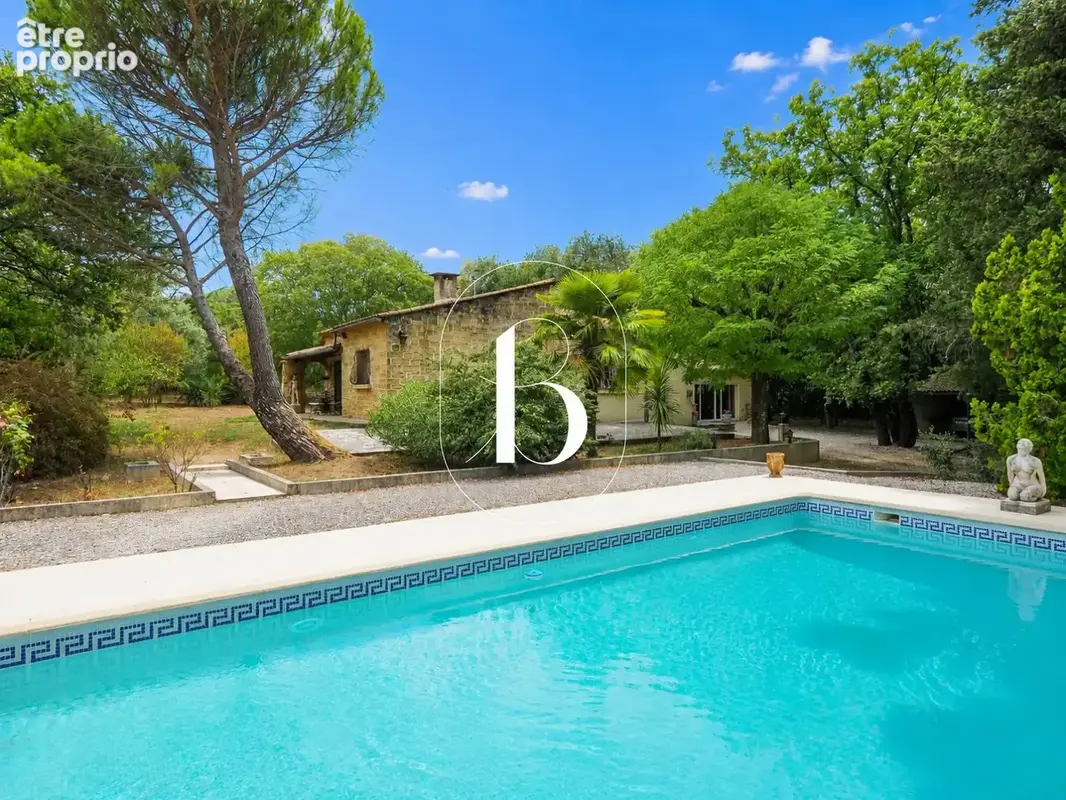 Méjannes-le-Clap  Propriété sur 9 000 m² de terrain arboré avec piscine - photo 1