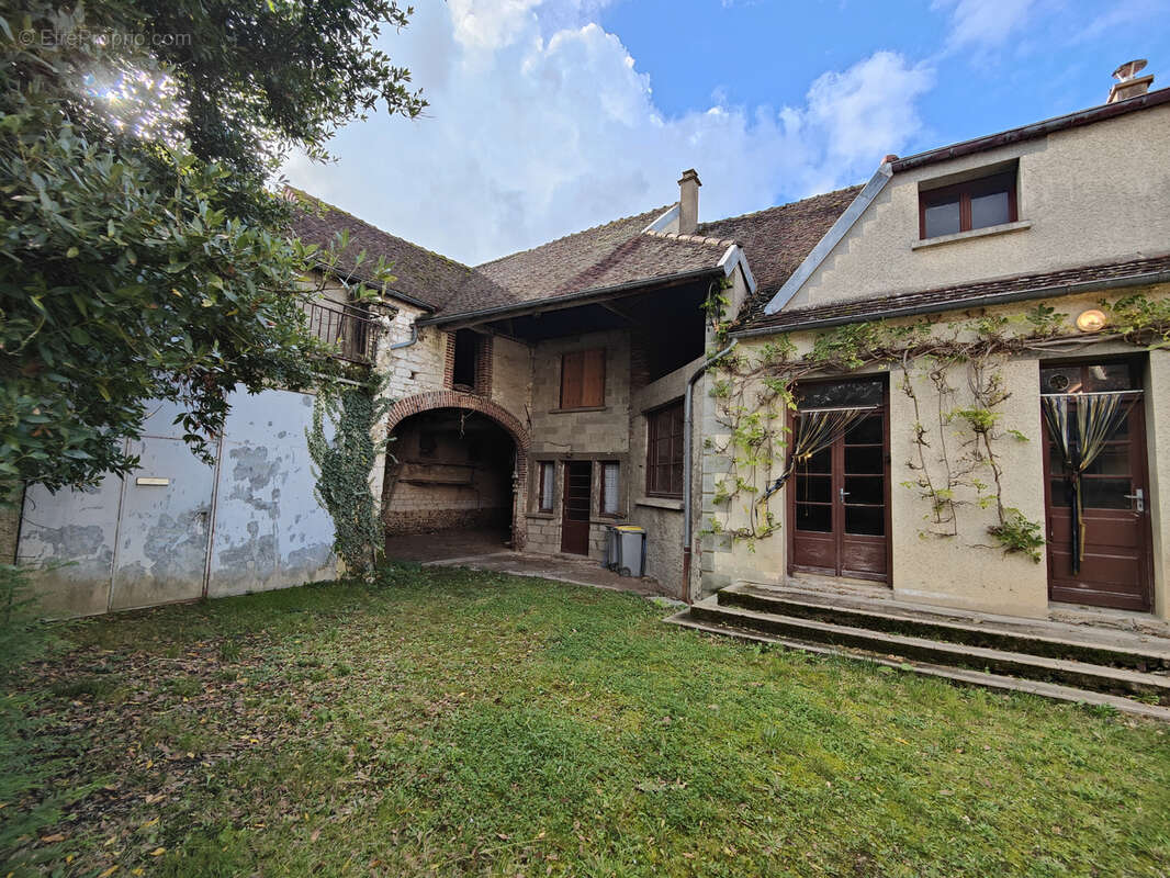 Maison à BUSSY-EN-OTHE