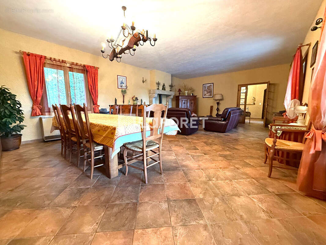 Maison à SAINT-PAUL-EN-FORET