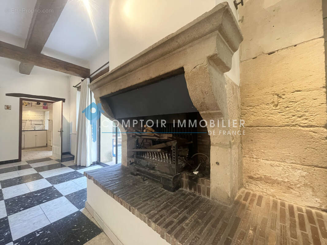 Maison à LA GARDE-ADHEMAR