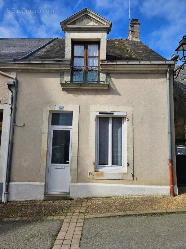 Maison à COULANS-SUR-GEE